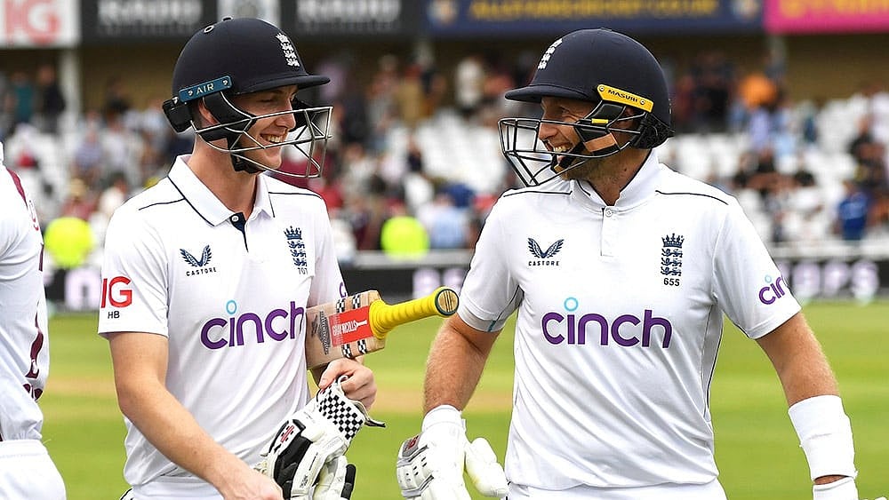 Photo: AP/Rui Vieira : England's Joe Root and Harry Brook.
